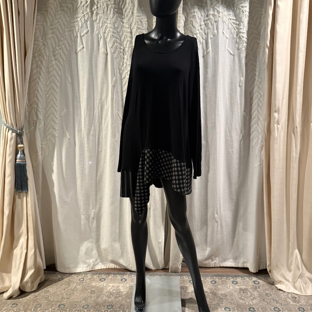 Alembika Asymmetrical Black Top w/ Gingham Hem | Size 3 (L/XL)